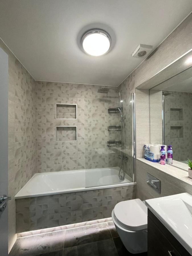 Charming Modern Apartment Near London Heathrow Feltham Luaran gambar